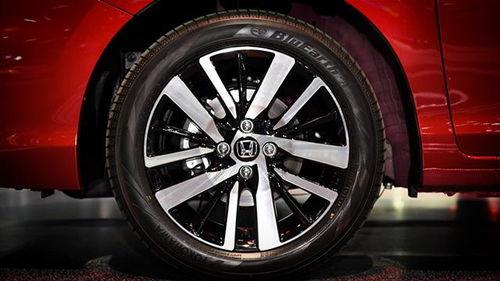 泰仔与国产轮毂对比视频,泰国产轮毂与国产轮毂品质对比解析