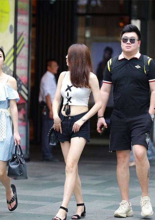 国产高颜值汽车街拍视频