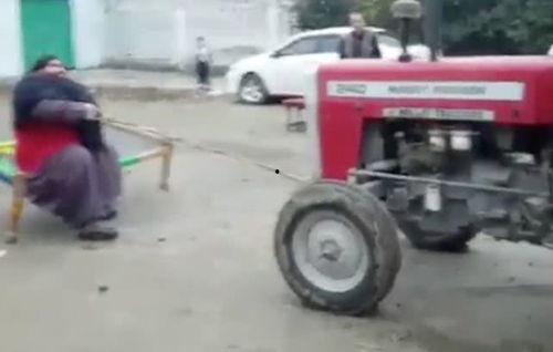 国产拖拉机操作解析视频