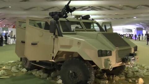 国产55式装甲车视频,性能卓越，捍卫国家安全利器