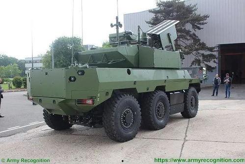 国产55式装甲车视频,性能卓越，捍卫国家安全利器