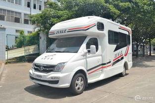 国产宽大c型房车视频,移动家园的舒适体验之旅