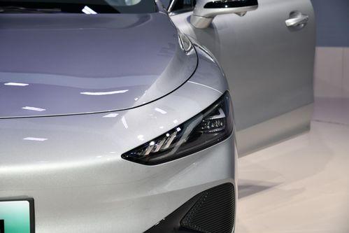 国产车掀桌子搞笑视频,笑料横生搞笑视频来袭！